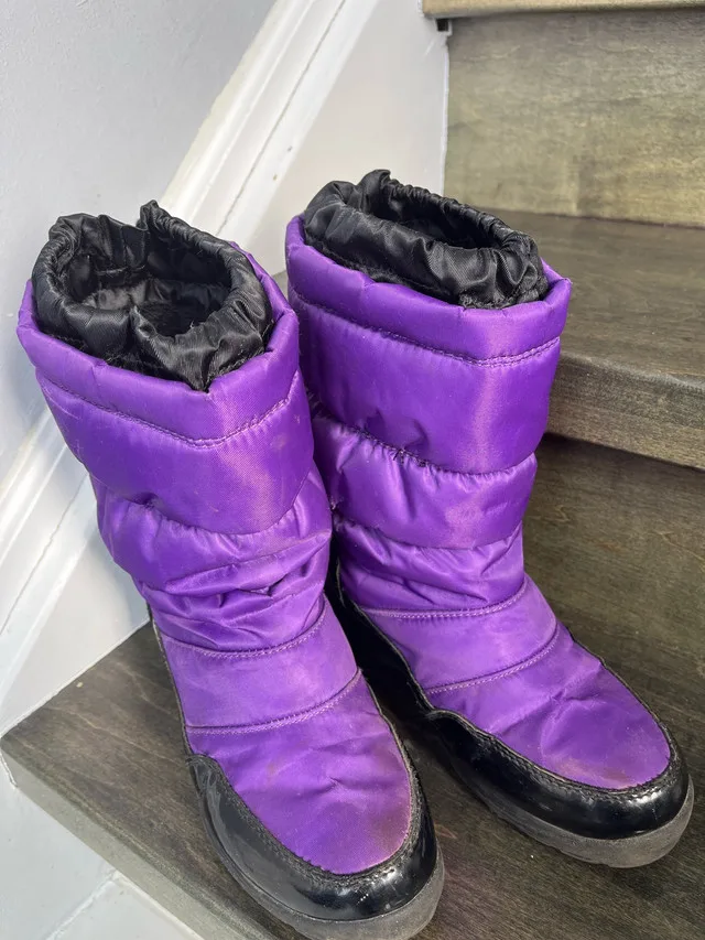 Girls winter boots Size: 3