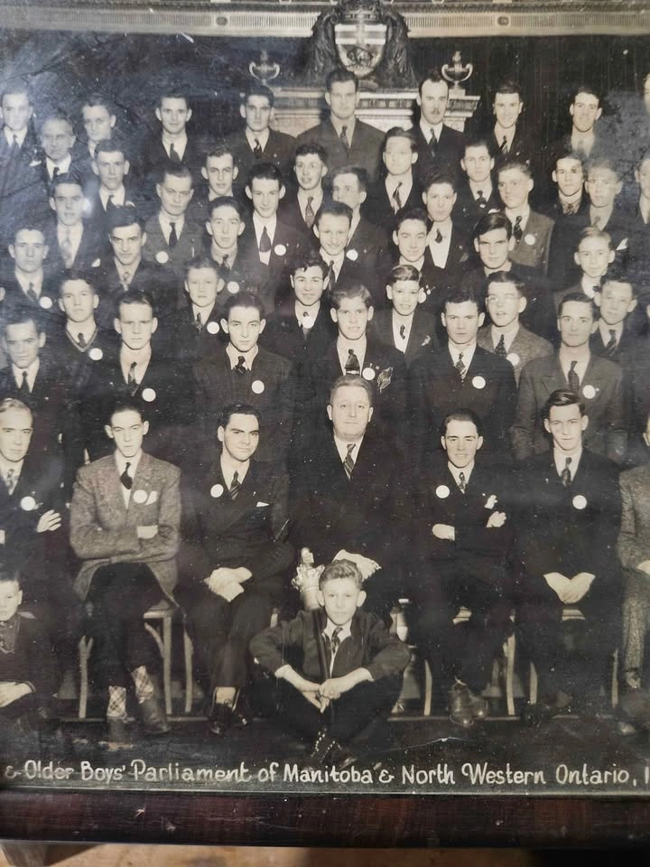 Vintage 1940 Tuxis & Older Boys' Parliament Photo - photo 2