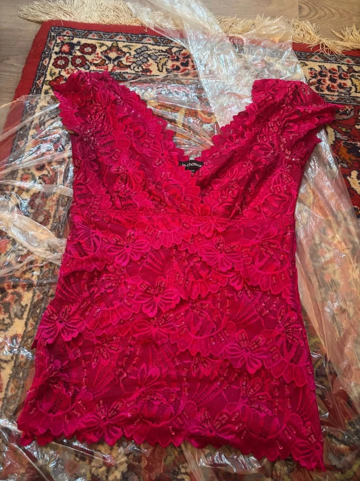 Beautiful tops sized small and XS from Le Chateau