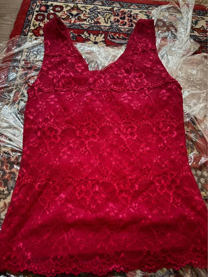 Le Chateau red floral lace top size XS - photo 3
