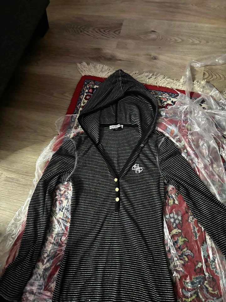 Guess top size medium/small