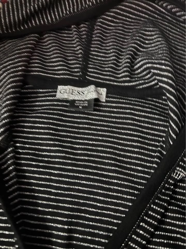 Guess top size medium/small - photo 2