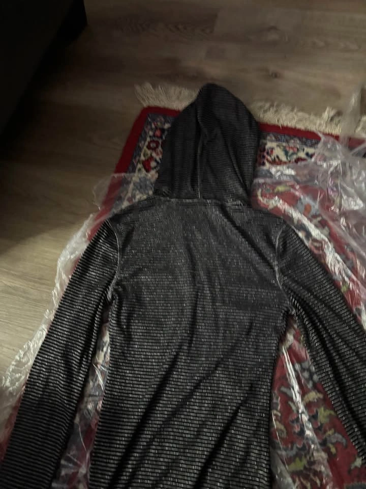 Guess top size medium/small - photo 3