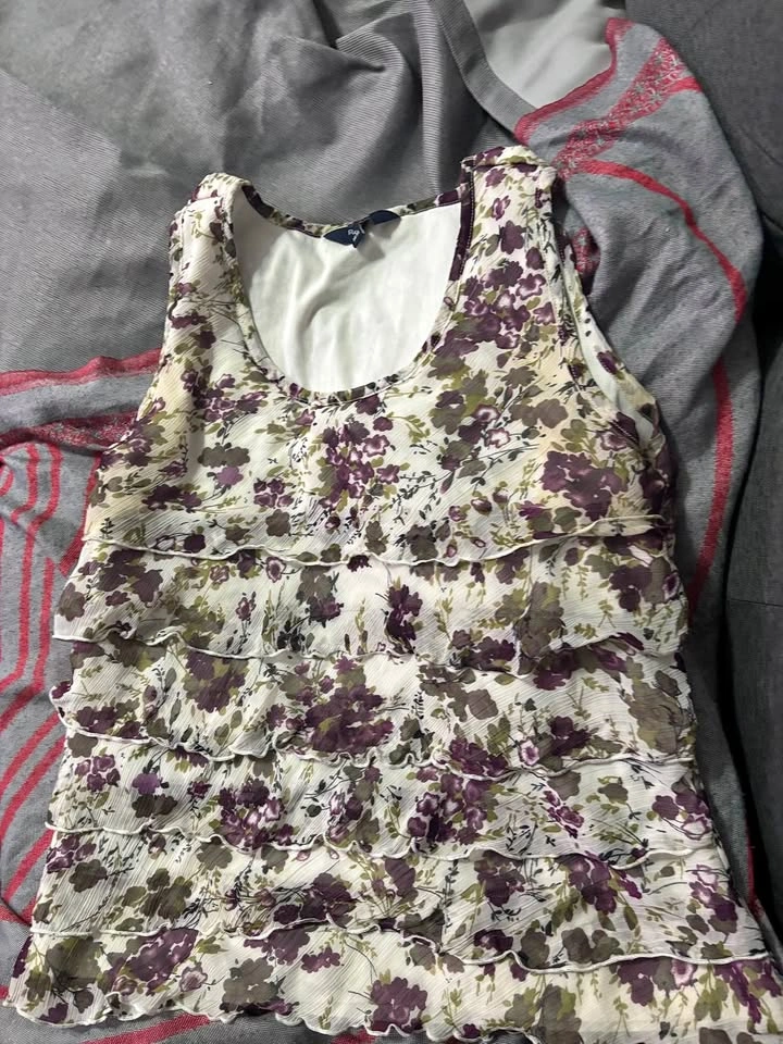 Reitmans Floral Sleeveless Top size small- medium