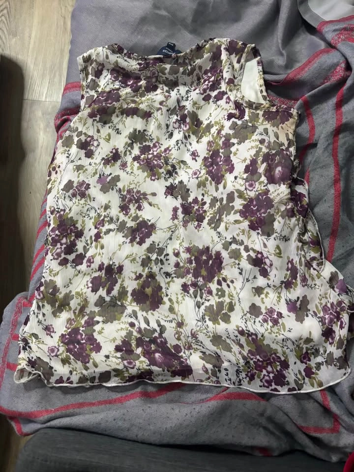 Reitmans Floral Sleeveless Top size small- medium - photo 2