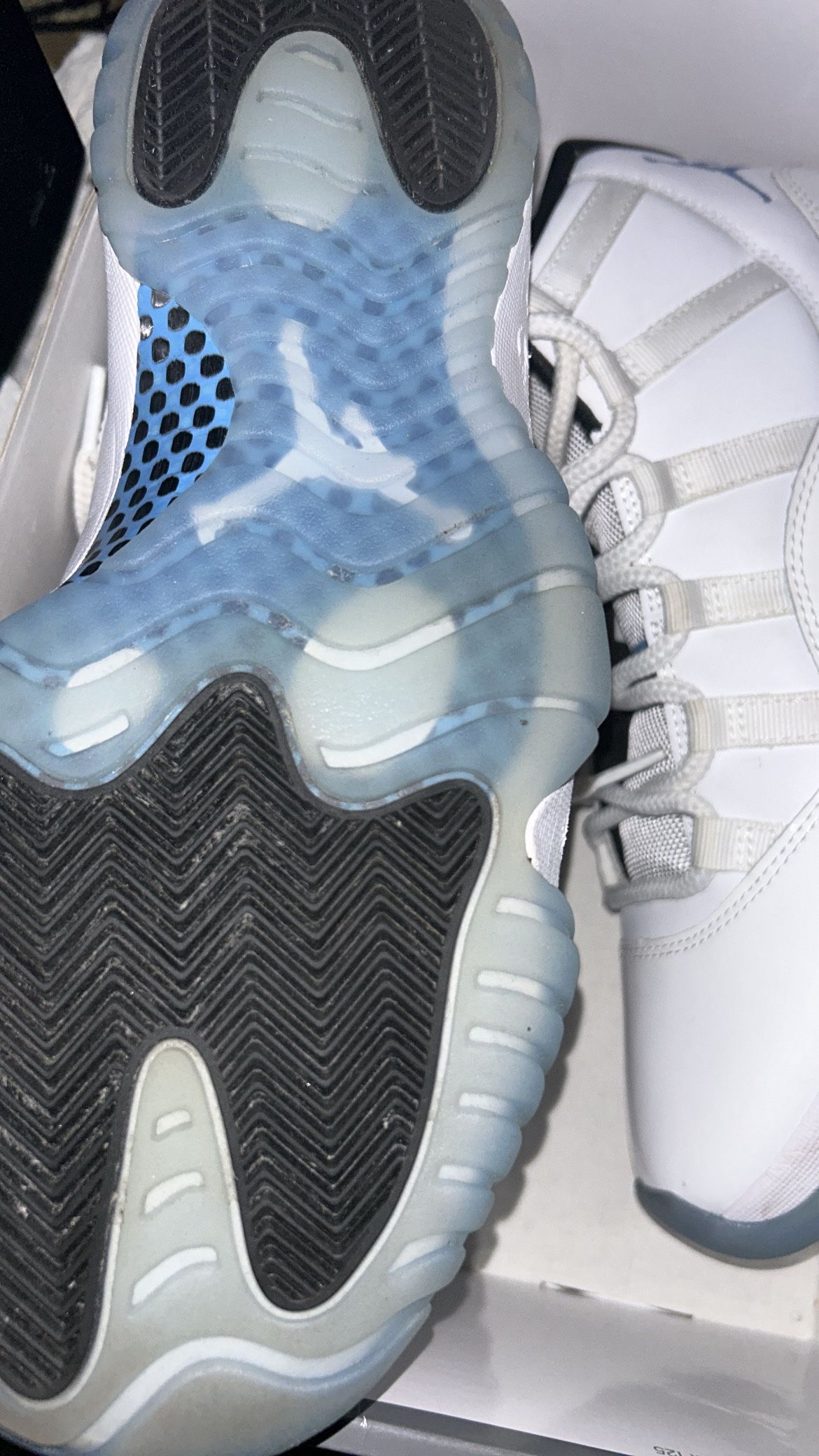 Jordan 11 White Blue