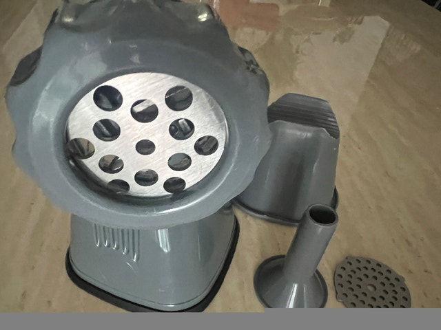 Nearly NEW manual meat grater, easy to use, ORIG $35, NOW $15!!! - photo 2