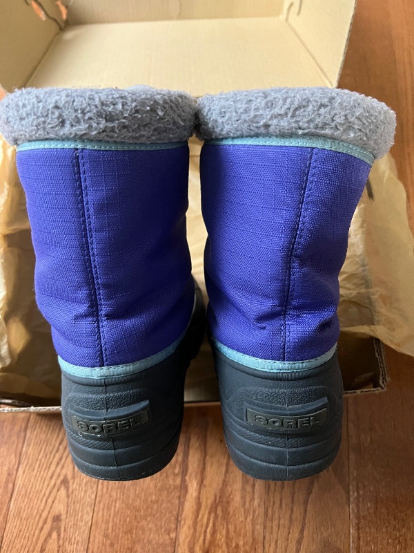 Sorel Snow Boots excellent condition ORIG $120 NOW $20 no tax!! - photo 4