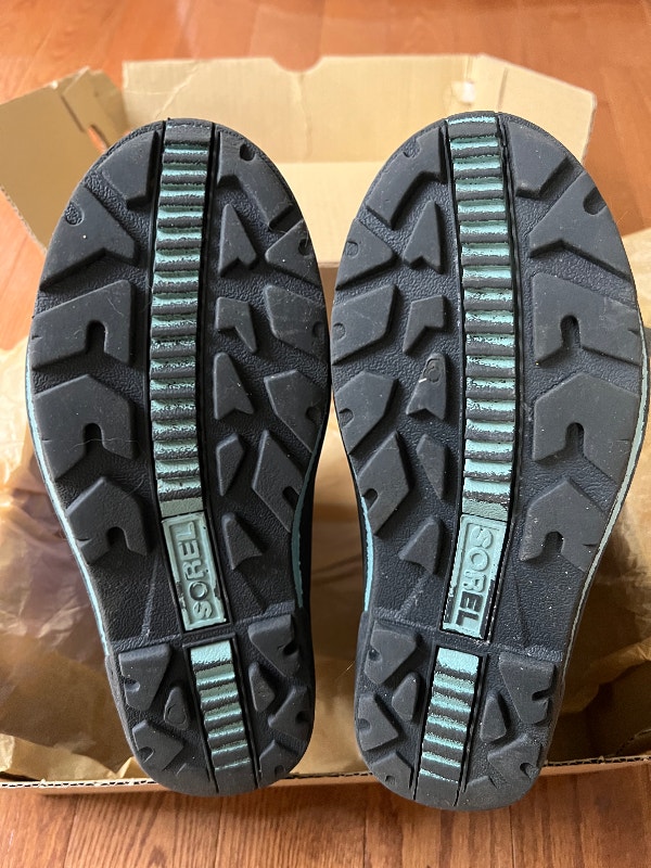 Sorel Snow Boots excellent condition ORIG $120 NOW $20 no tax!! - photo 5