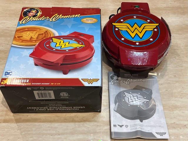 Nearly NEW WonderWoman Pancake maker Orig$28 NOW ONLY$15 no tax!
