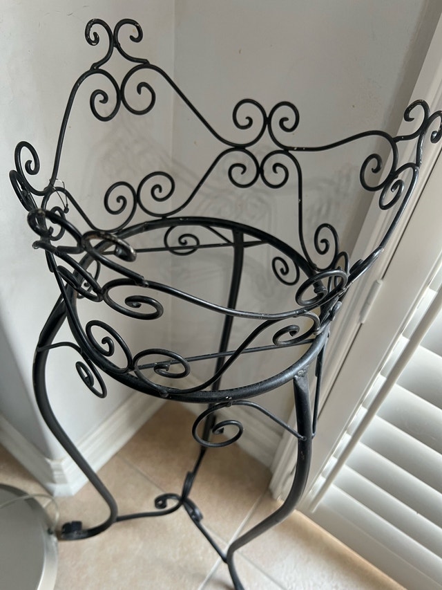 Metal Sturdy Plant Stand - $10 - photo 4