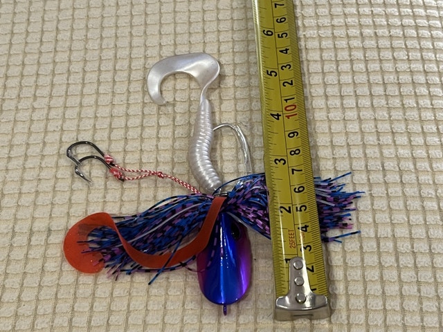 100% NEW Premium Jigging Head Bait w Soft Worm Set - photo 3