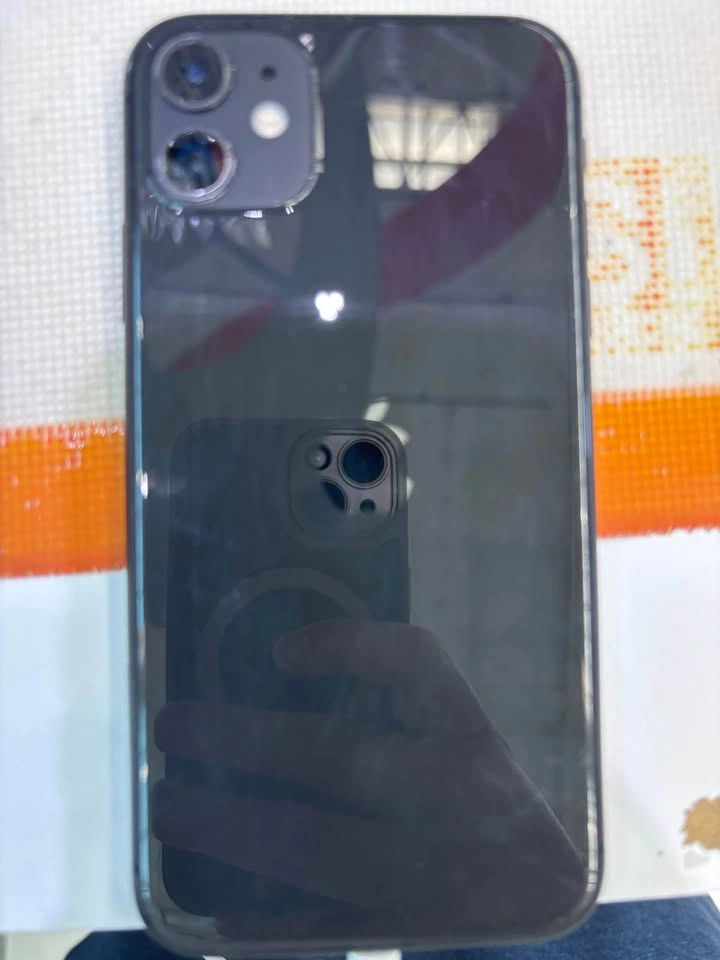 Used iPhone 11 128GB - photo 5