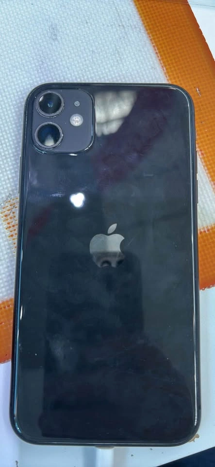 Used iPhone 11 64GB - photo 2