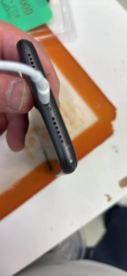 Used iPhone 11 64GB - photo 3
