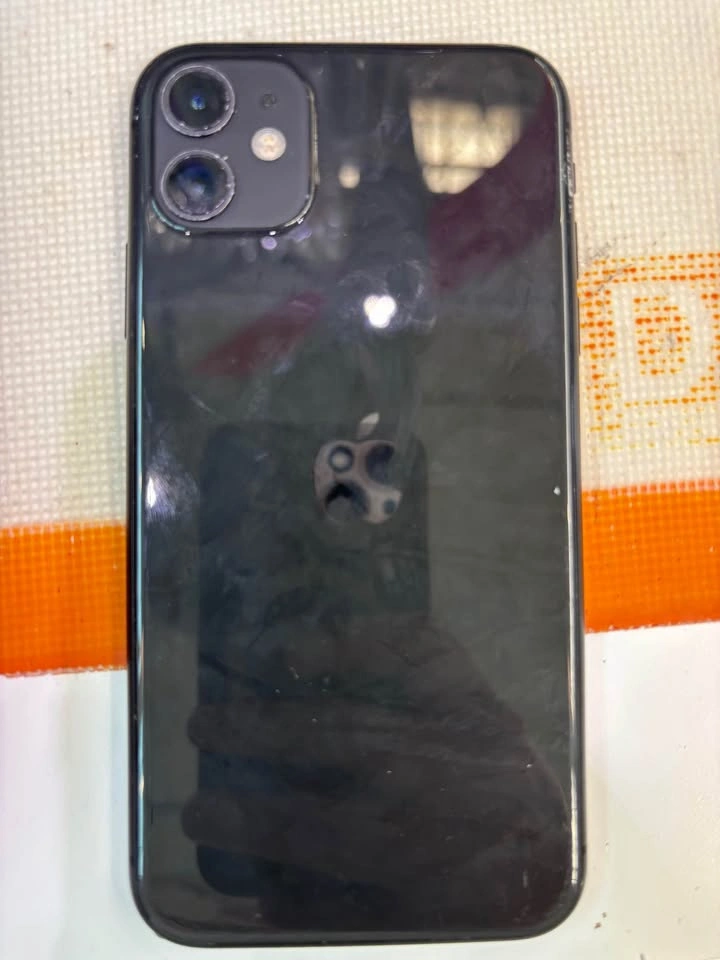Used iPhone 11 64 GB - photo 2