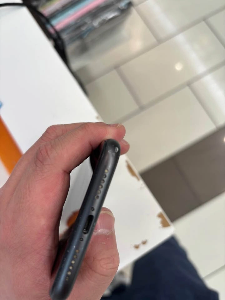 Used iPhone 11 64 GB - photo 3