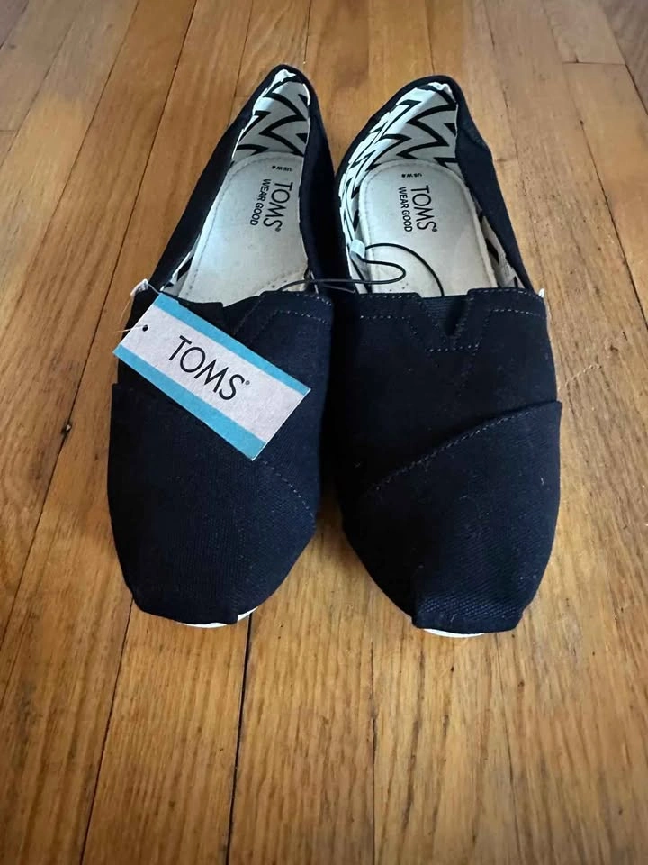TOMS Black Classic Slip-On Shoes Size 8 NWT - photo 2