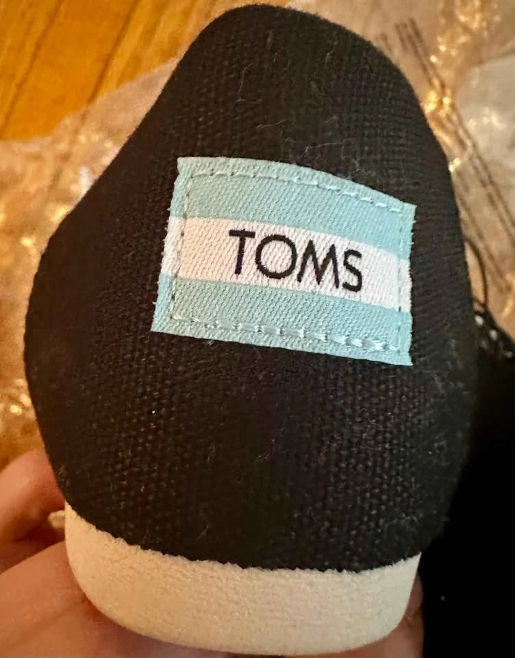 TOMS Black Classic Slip-On Shoes Size 8 NWT - photo 3