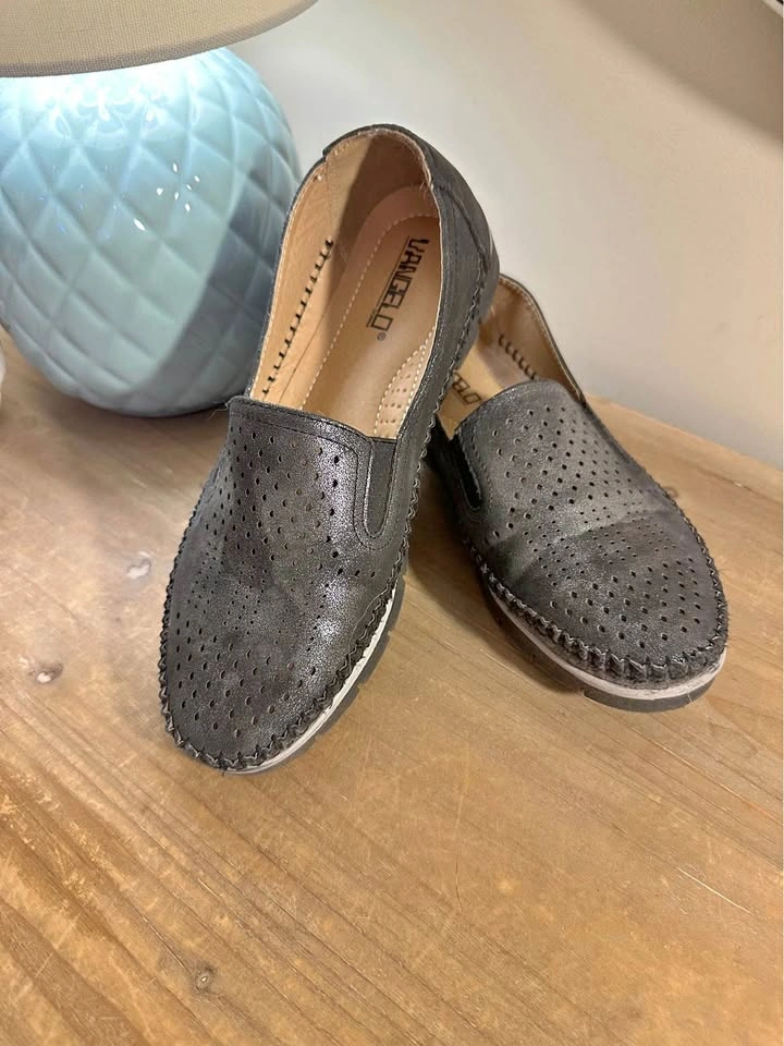 VANGELO DONNA perforated dark grey loafers