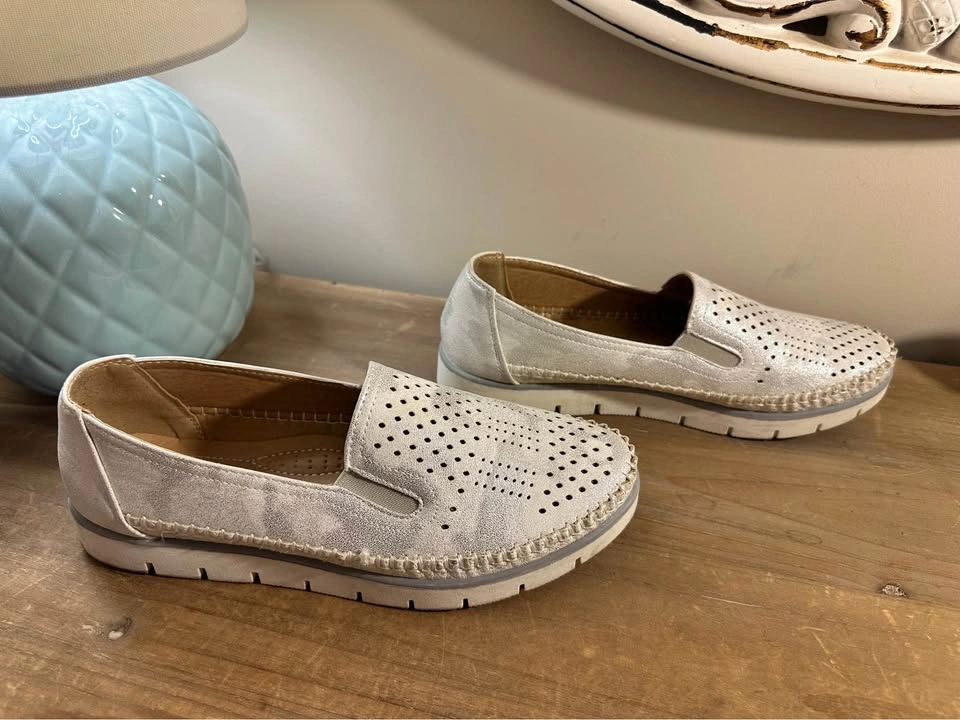 VANGELO Metallic Perforated Slip-On Shoes Size 7 - photo 3