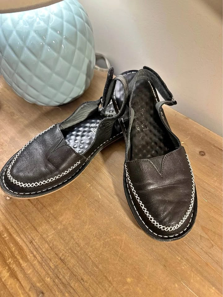 Women's Anuschka Black Leather Ankle Strap Flats