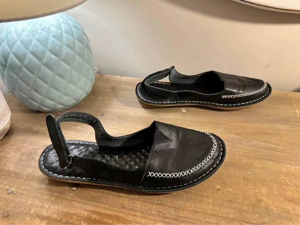 Women's Anuschka Black Leather Ankle Strap Flats - photo 4