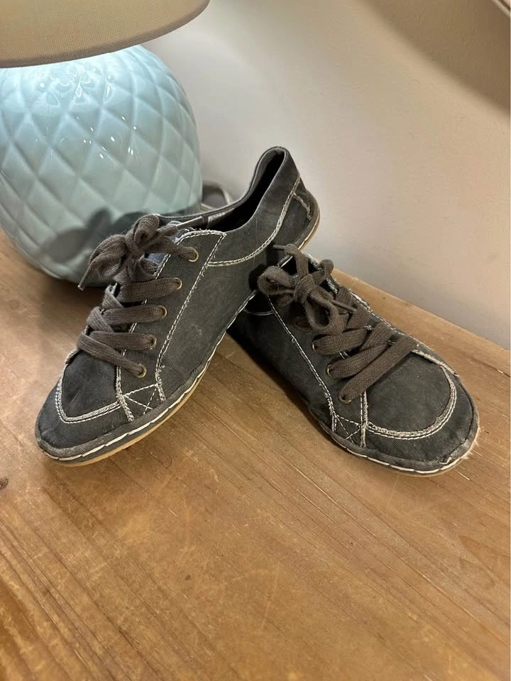 Rocket Dogs Willie Dark Grey Canvas Sneaker Size 7.5