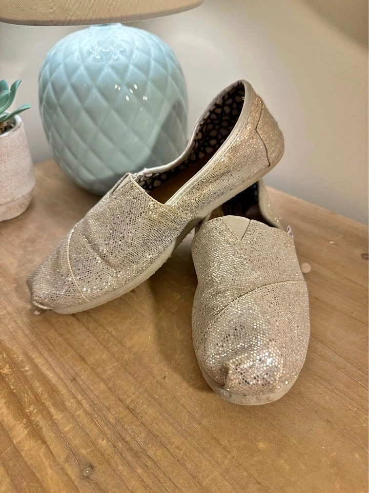 TOMS Gold Glitter Slip-On Shoes W 7.5