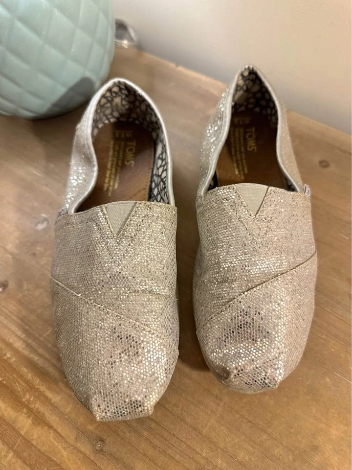 TOMS Gold Glitter Slip-On Shoes W 7.5 - photo 2