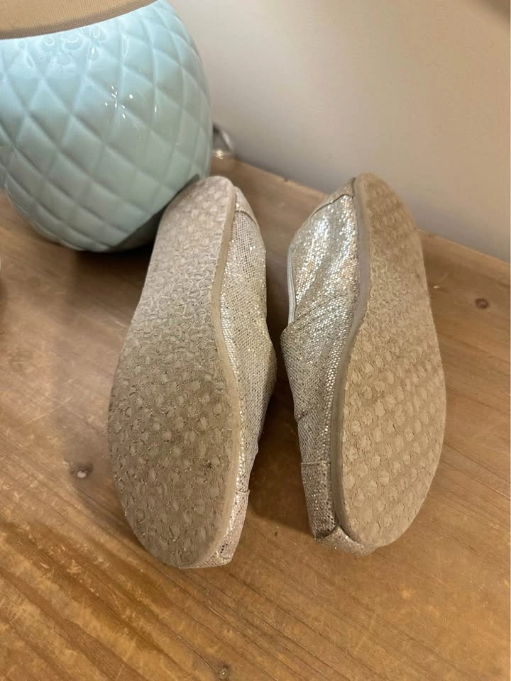 TOMS Gold Glitter Slip-On Shoes W 7.5 - photo 3
