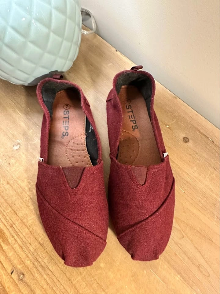 STEPS Burgundy Slip-On Flats Size 7 - photo 2