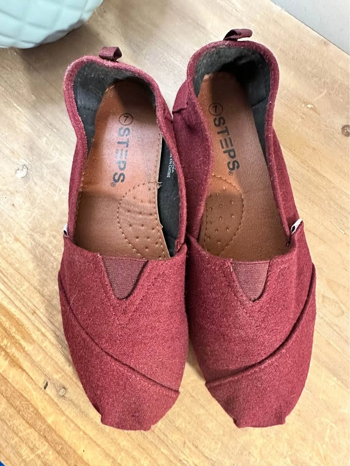 STEPS Burgundy Slip-On Flats Size 7 - photo 5