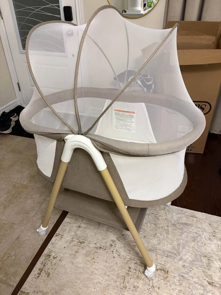 Baby Bassinet - Sturdy, Portable, Easy Assembly + Extras - photo 5