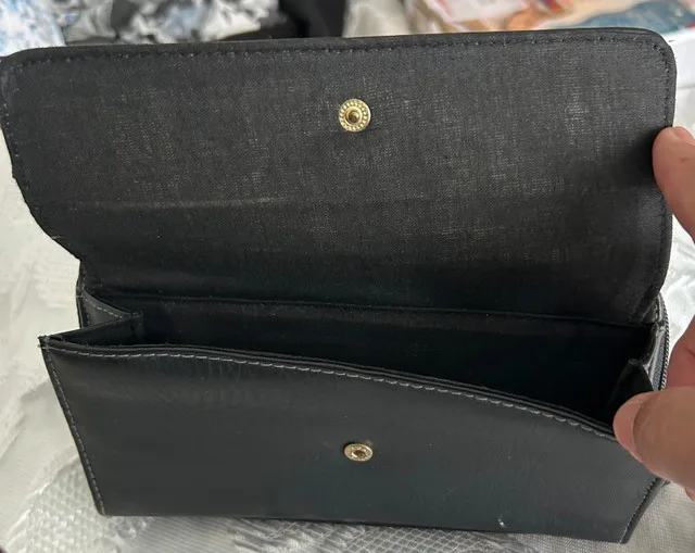 Black Wallet image indicator(2)