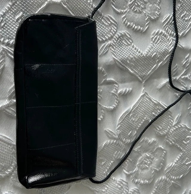Black purse image indicator(2)
