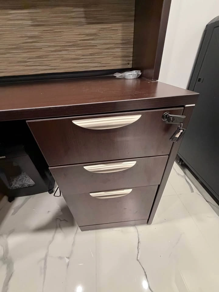 Executive Office Desk Setup – Desk + Hutch + 2 Monitors + Monito - photo 4