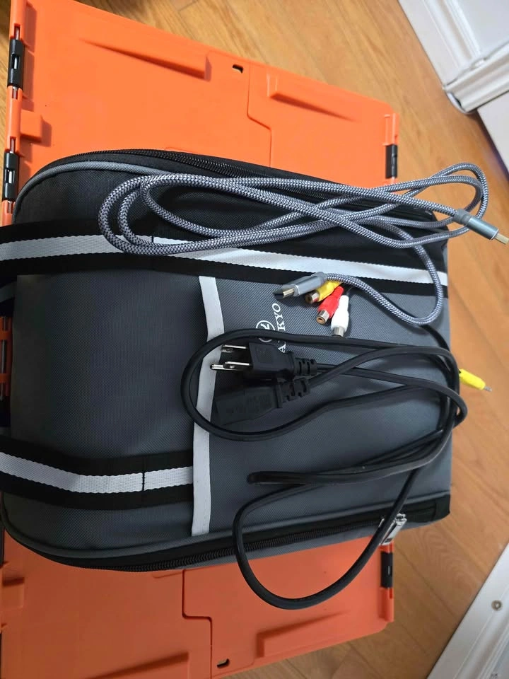 Vankyo Native 1080p 6500LUX Projector - photo 2