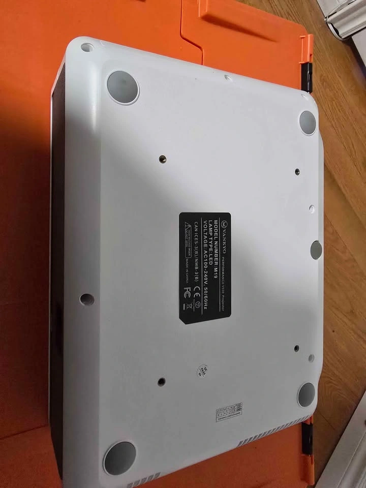 Vankyo Native 1080p 6500LUX Projector - photo 3