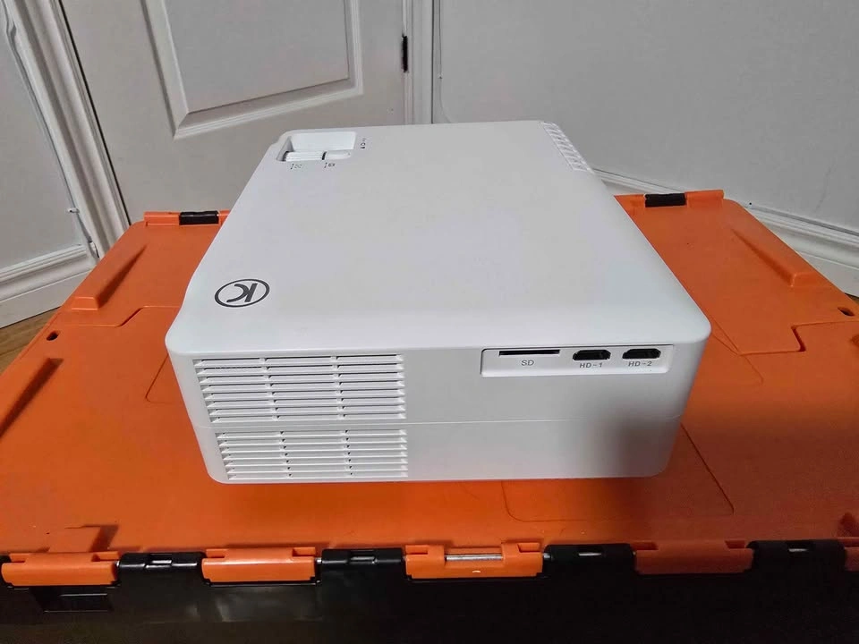 Vankyo Native 1080p 6500LUX Projector - photo 5