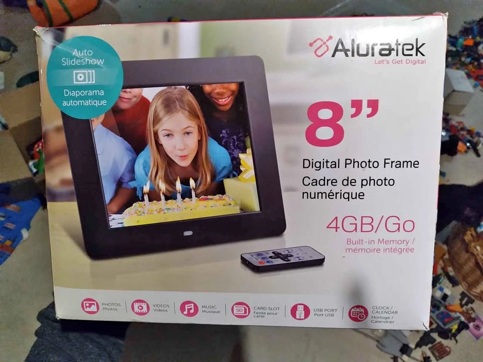Aluratek 8" Digital Photo Frame