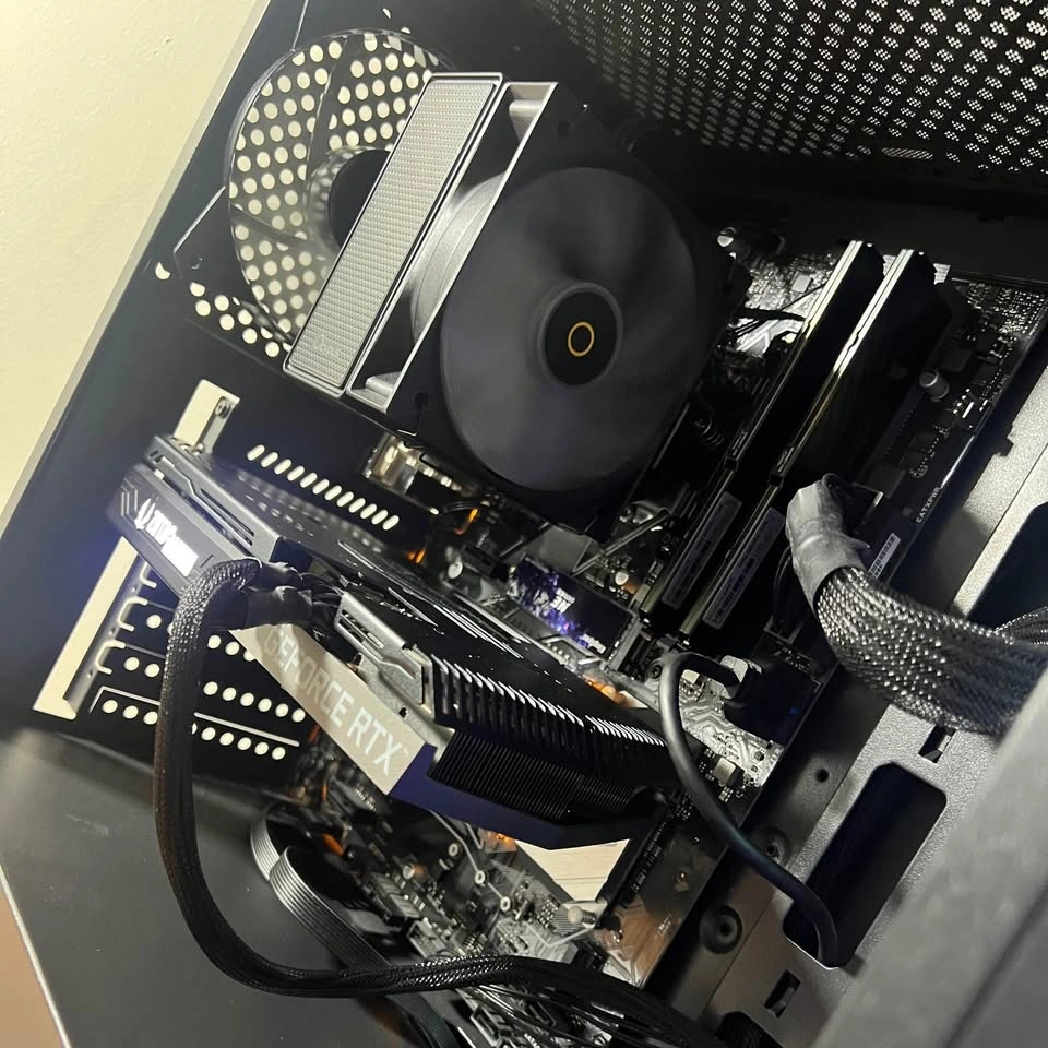 BLACK OUT PC RTX 3070 I7 9700K 32GB DDR4 - photo 4