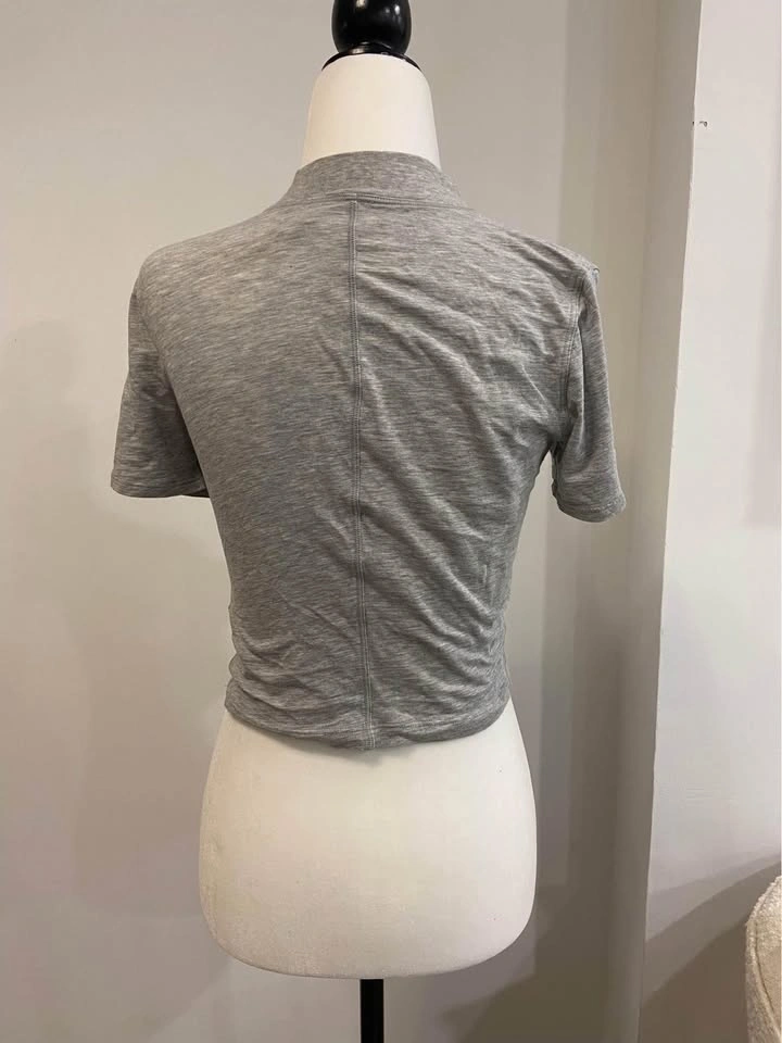 Lululemon T-Shirt Size 4 - photo 3