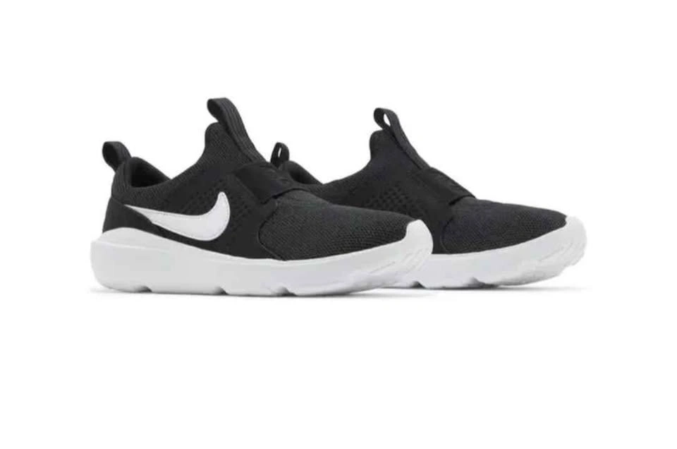 Women Nike Black and White Shoes - photo 2