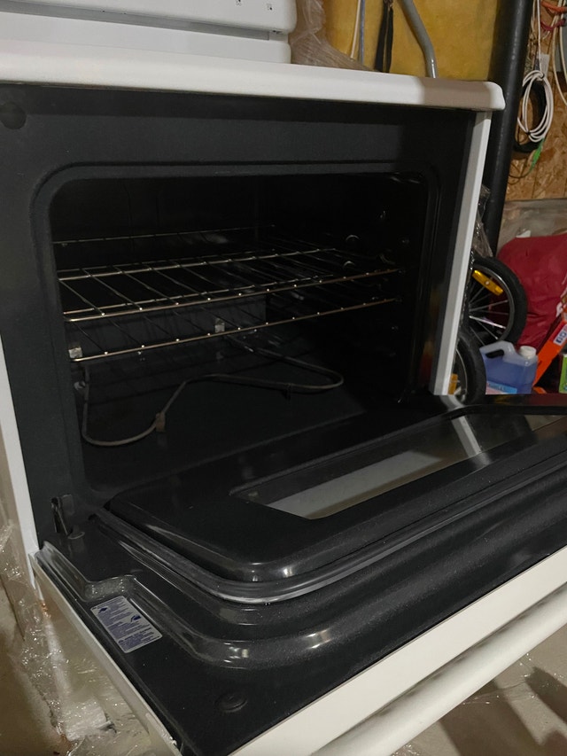 White-Westinghouse 4.2 Cu. Ft. Coil Top Range (CWEF310GS) - photo 3