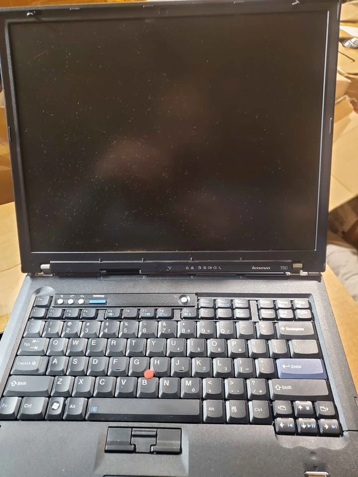 2 Lenovo ThinkPad Laptops - Powers On - With Battery + Charger - photo 2