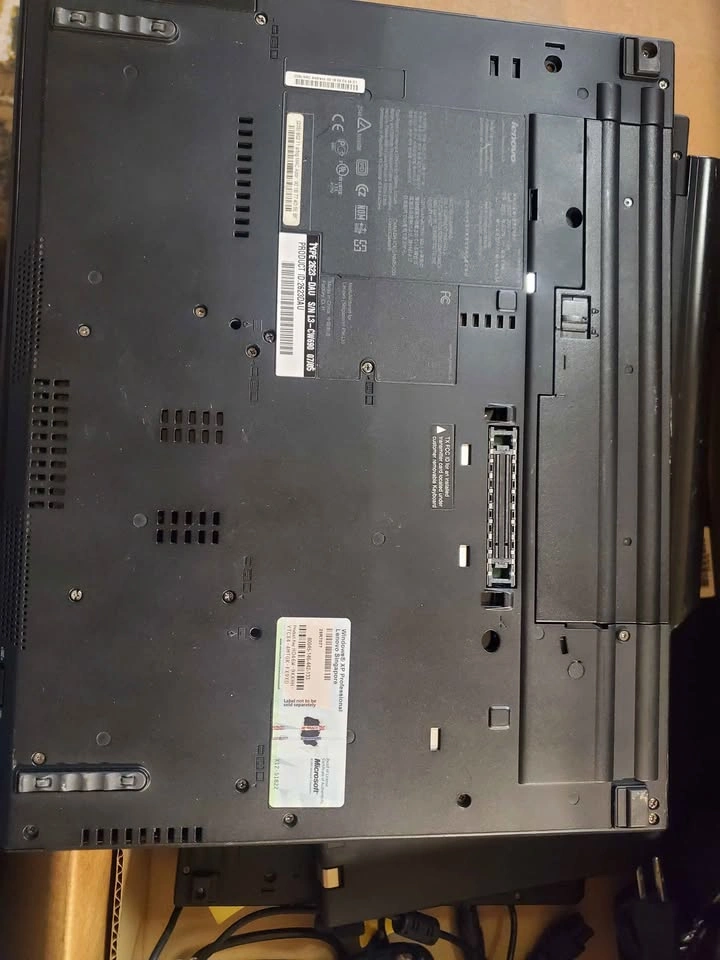 2 Lenovo ThinkPad Laptops - Powers On - With Battery + Charger - photo 4