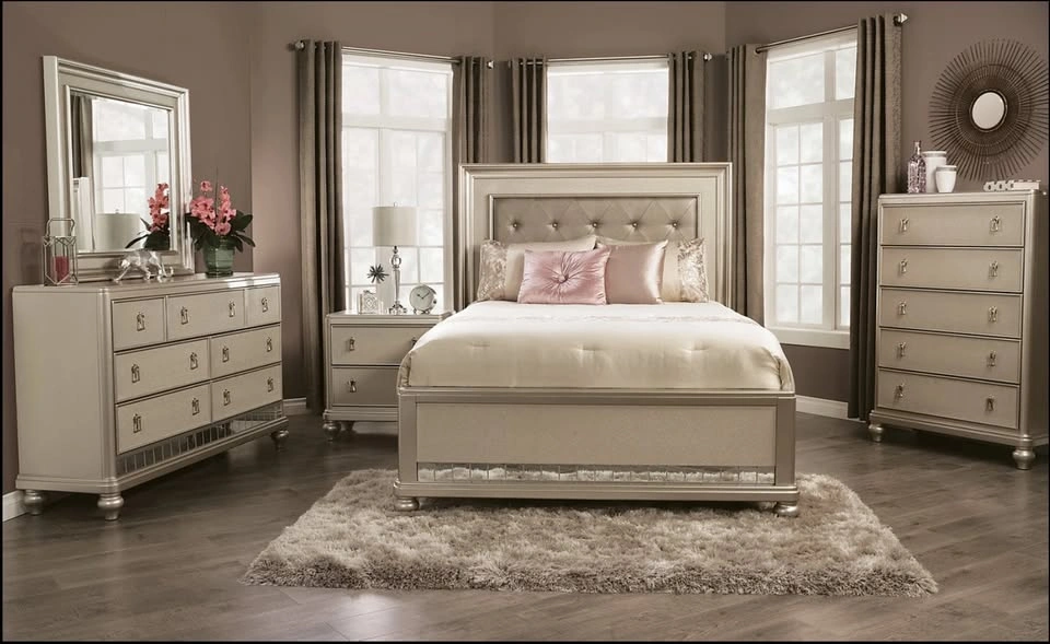 Diva 5-Piece Queen Bedroom Set - Like New - photo 3