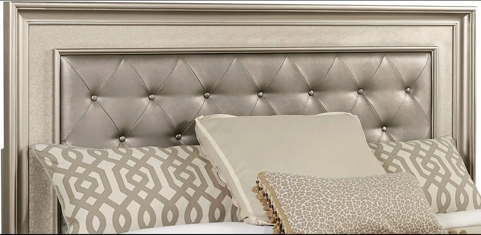 Diva 5-Piece Queen Bedroom Set - Like New - photo 5