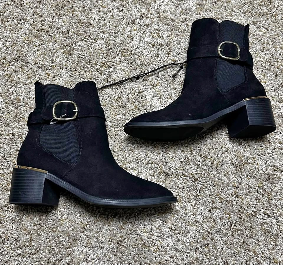 NEW Liz Claiborne Boots Size 6